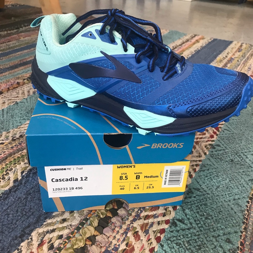 Brooks Blue Sneakers Modern Athletic Design